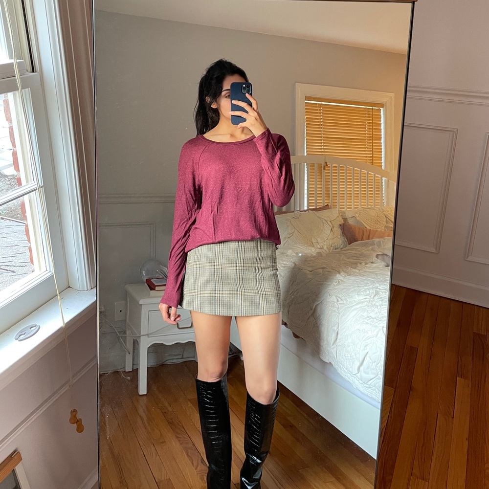 American Eagle soft maroon sweater